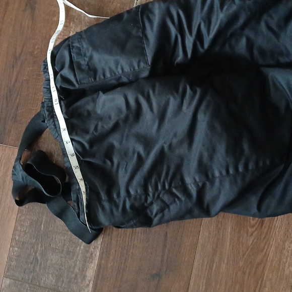 Snowpants - Picture 9 of 10